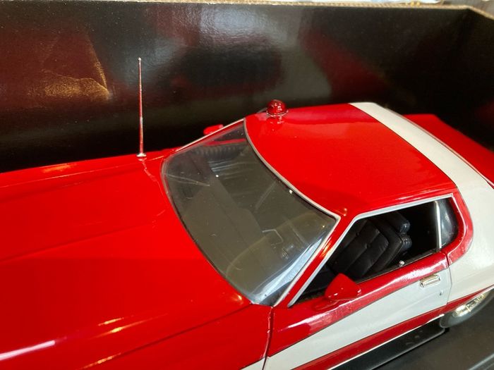 Ford Gran Torino Scale 1/18 Starsky & Hutch 2