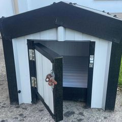 dog kennel