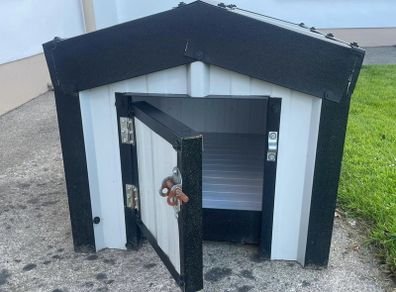 dog kennel
