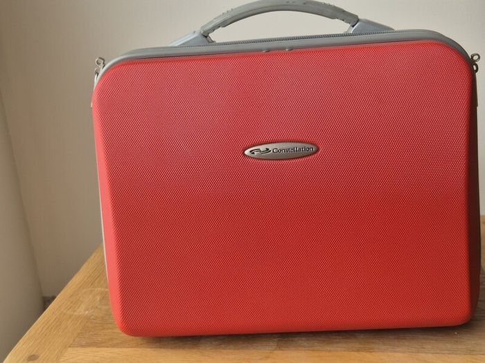 Travel Case, under Seat