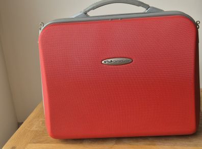 Travel Case, under Seat