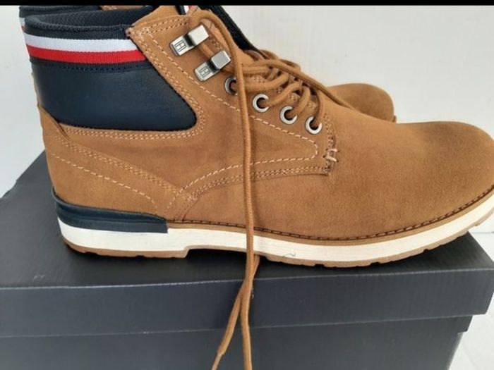 New Tommy Hilfiger tan Boots in box