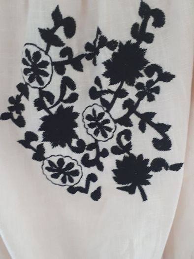 Top cream and black