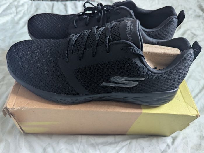 Skechers go run 600-circulate gen 5 all black ( Size 12UK /47EUR )
