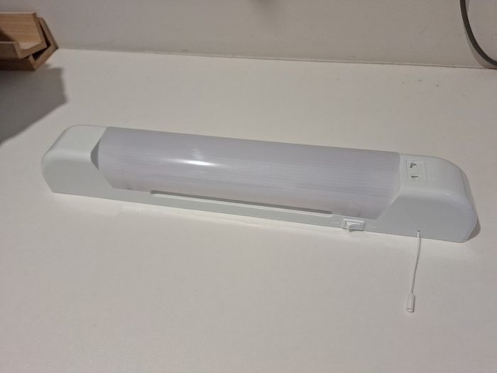 Bathroom shaver light