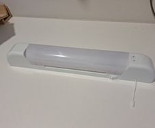 Bathroom shaver light