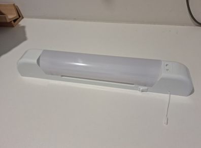 Bathroom shaver light
