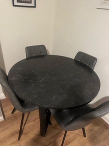 Dining Table & 4x Chairs