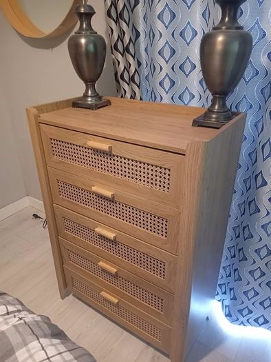chest of drawers