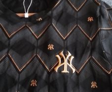 Tee Shirt/New York Yankees .. Colour : Black .. Price Drop