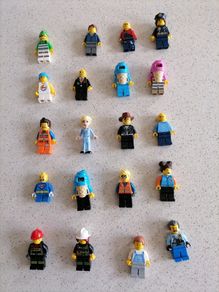 Collection of 19 Lego Minifigures
