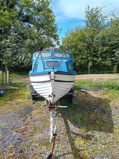 17ft weekend boat with trailer and engine