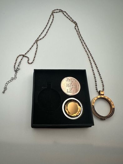 Mi Moneda Type Necklaces