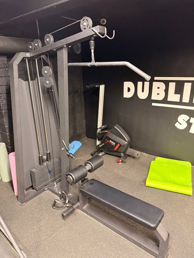 Lat Pull & Row Machine Gym