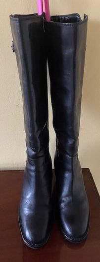 Clarks Black Leather Boots Knee High.  Ladies Size Uk 6.5  / Eu 40  In excellent lightly used Condition.