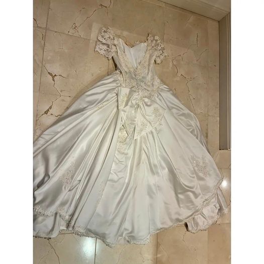 Wedding Dress UK Size 12 Jasmine Bridal Vintage Full satin skirt in cathedral length train COLLECTION DUBLIN 18