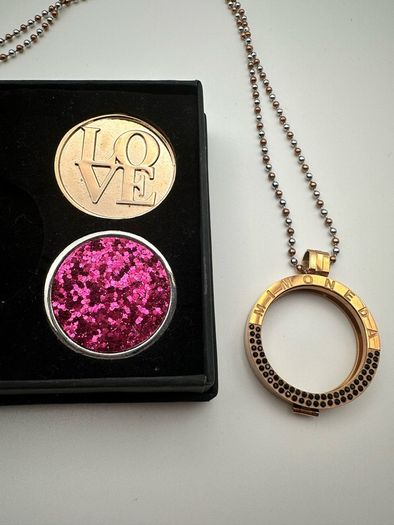 Mi Moneda Type Necklaces