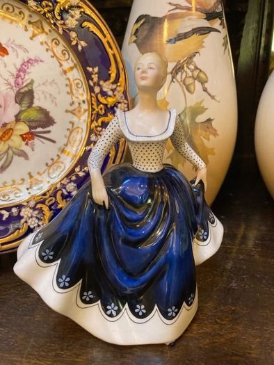 Royal Doulton figurine "Lisa"