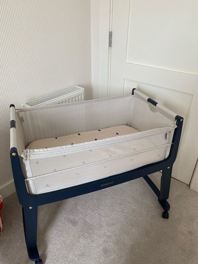 Bedside Crib (Snuzpod Studio) plus sheets