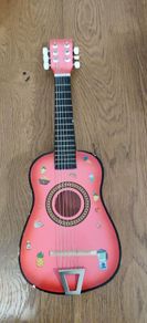 Toy guitar, missing 1 string