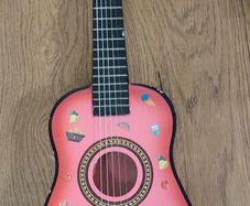 Toy guitar, missing 1 string
