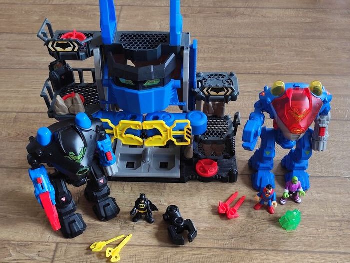IMAGINEXT Batman Robo Batcave PlaySet with Batman Robot and  Superman Robot