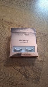 Sculpted eyelashes