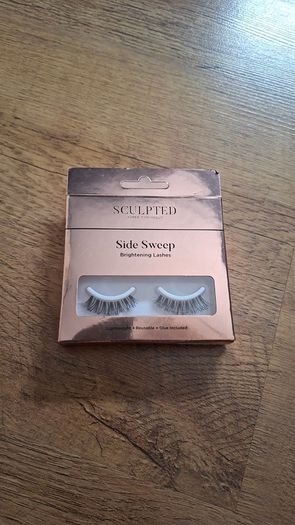 Sculpted eyelashes