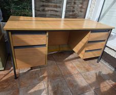 Good Quality Desk with lockable drawers on each side (comes with 2 keys). In perfect condition.
