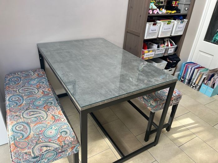 table and chairs