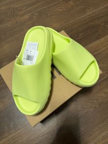 Yeezy Slide size 5.5