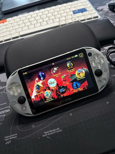 Modded Playstation vita + 256gb sd card