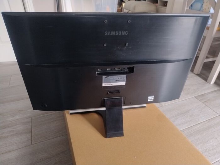 Samsung 4k monitor 28"