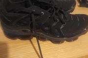 Black Nike vapourmax 8.5uk as new
