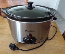 Slow cooker