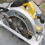 DEWALT 110V Circular Saw, 7-1/4 inch, Pivoting with up to 57 Degree Bevel, Corded (DWE575SB) Image 2