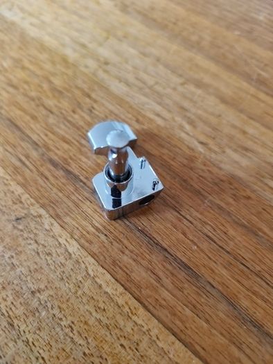 Fender American standard tuning heads