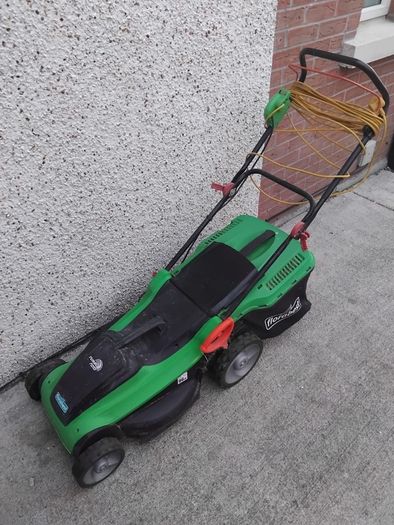 Electric lawnmower