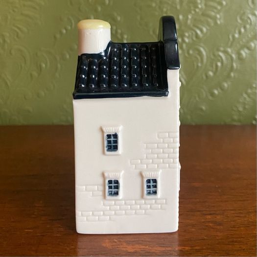KLM miniature house