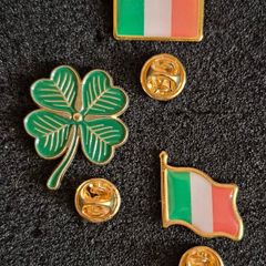 Irish badges, shamrock / tricolour.