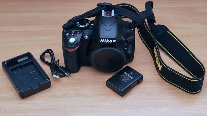 Nikon D3200 near mint only 2K shots