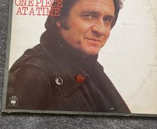 Johnny Cash - One Piece At A Time