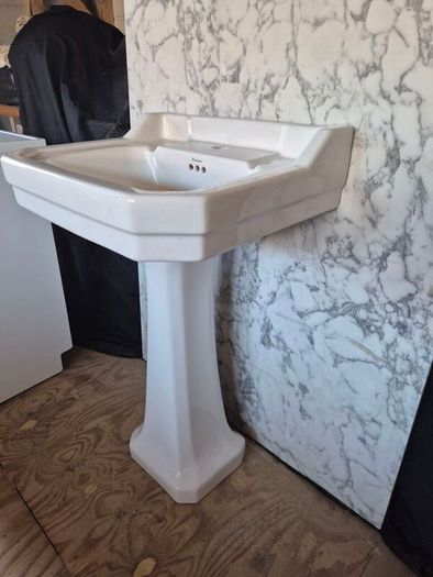 Two Burlington basins with full pedestal