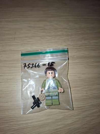 A mix of Lego Star Wars figures