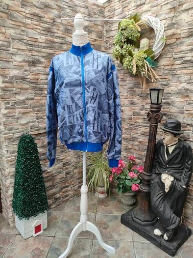 Vintage 80s 90s cycling jacket  Perfect condition  Size medium  Perfect for festivals  Unique piece