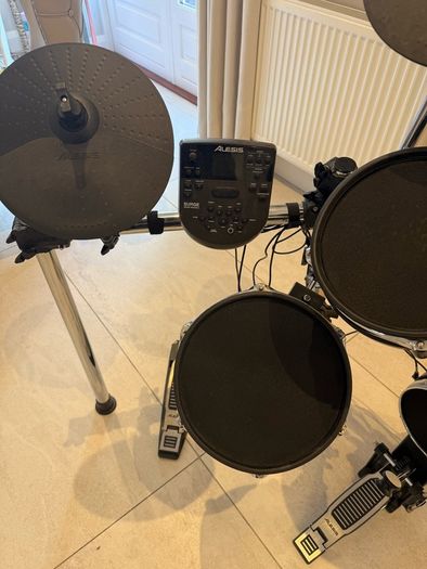 Alesis Surge Mesh Electronic Drum Kit Excellent Condition