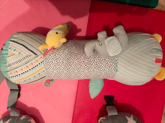 Baby nursing  sit-up pillow and tummy time roller toy