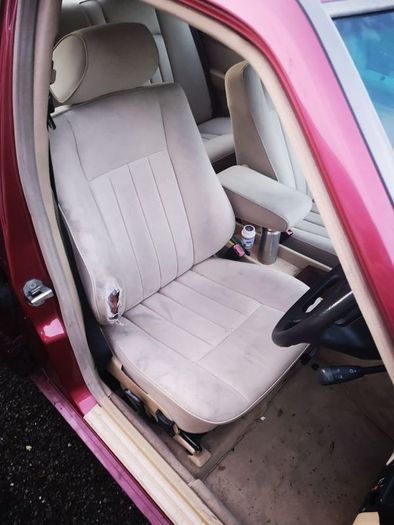 Mercedes W124 e200 Interior