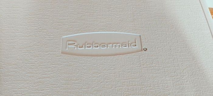 Rubbermaid Cooler box