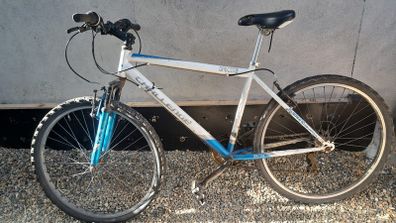 Free men's bike for parts
